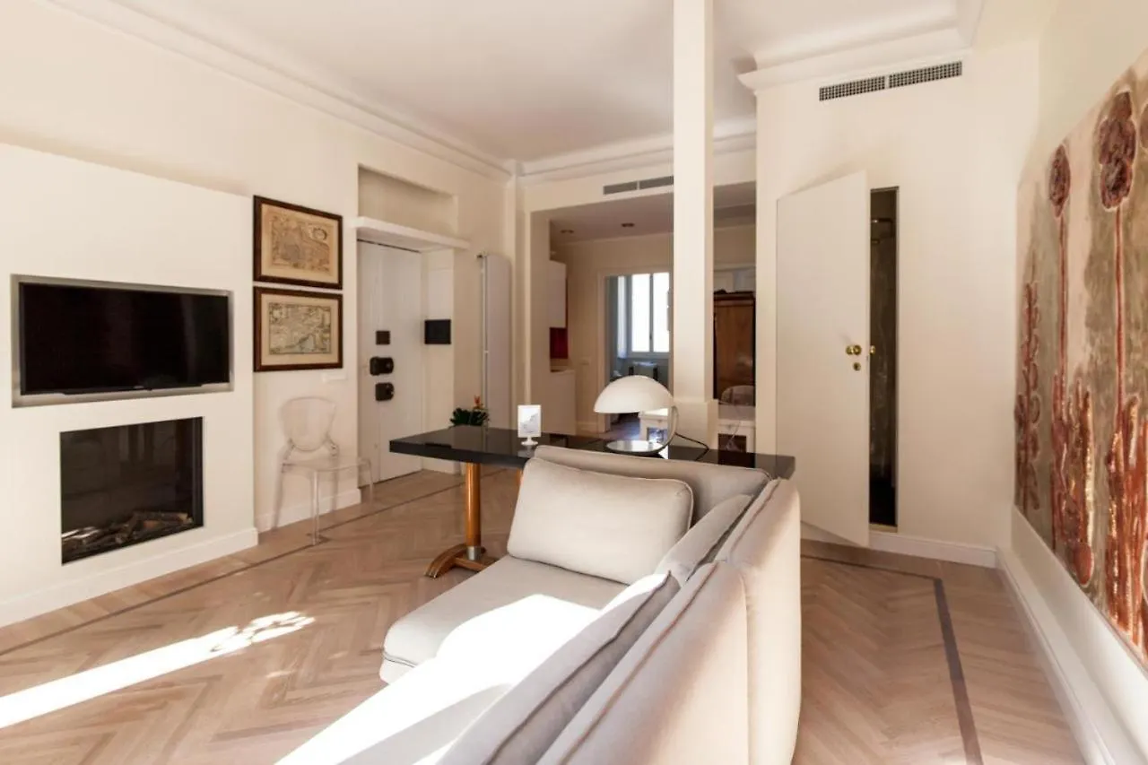 2 Bagni E Suite - House Of Art Center Mediolan Apartament