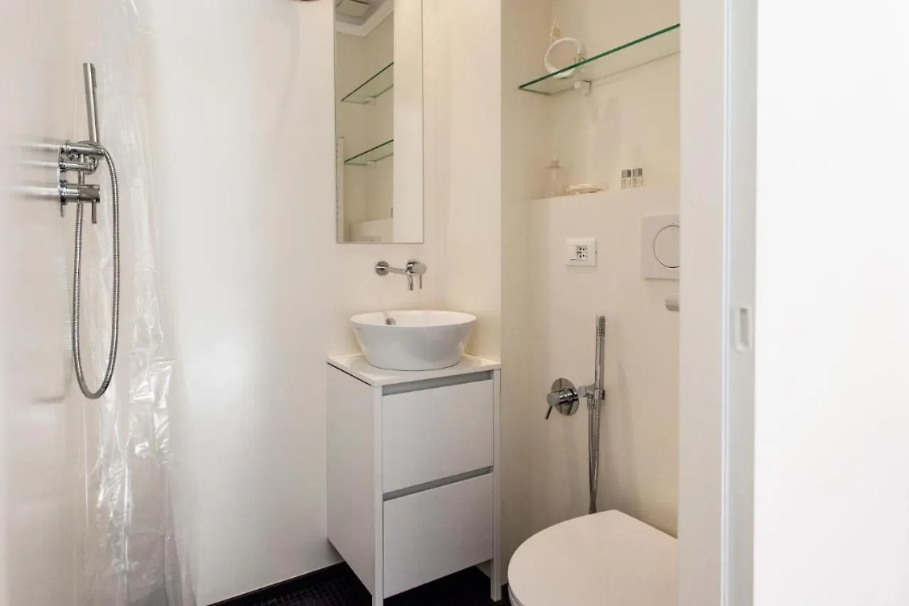 2 Bagni E Suite - House Of Art Center Mediolan