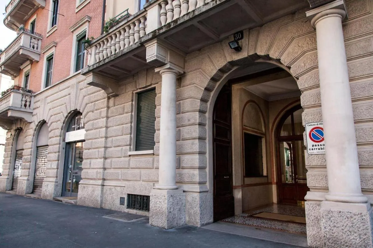 2 Bagni E Suite - House Of Art Center Mediolan 0*,